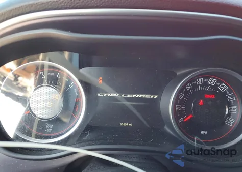 2016 Dodge Challenger z USA, uszkodzony, nr VIN 2C3CDZF12GH275983